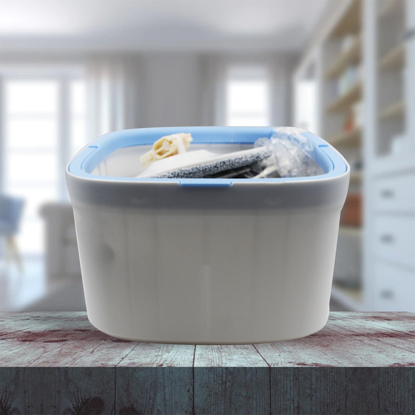 Spin mop with round head, separates clean and dirty water easily.